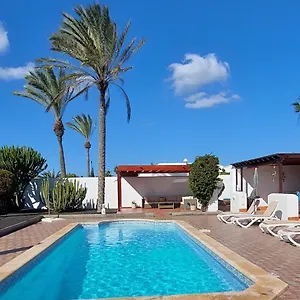 https://villa-roma.in-canary-islands.com